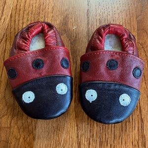 LIKE NEW LITTLE GRUBS LADYBUG MOCCASINS 0-6 month